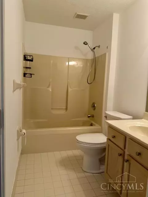 Bath - 611 Covedale Ave, Cincinnati, OH 45238 photo 5 of 6