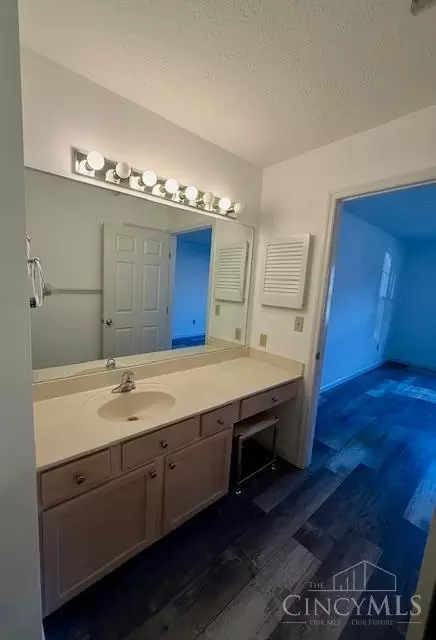 Bath - 611 Covedale Ave, Cincinnati, OH 45238 photo 4 of 6