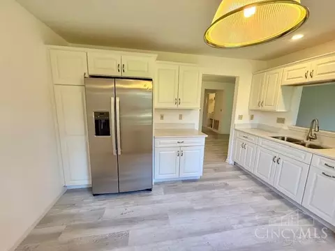 Kitchen - 611 Covedale Ave, Cincinnati, OH 45238 photo 2 of 6