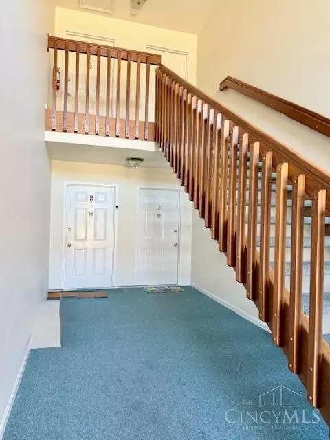 Entry Way - 611 Covedale Ave, Cincinnati, OH 45238 photo 1 of 2
