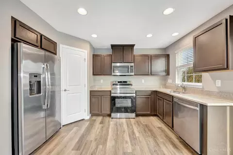 Kitchen - 1648 Tunis Dr, Harrison, OH 45030 photo 3 of 3
