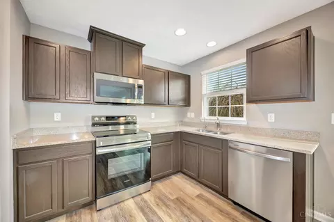 Kitchen - 1648 Tunis Dr, Harrison, OH 45030 photo 2 of 3