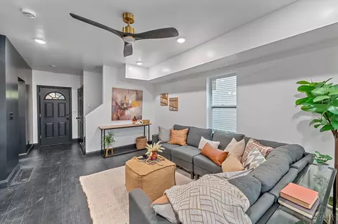 Living - 1627 Jonathan Ave, Cincinnati, OH 45207 photo 3 of 3