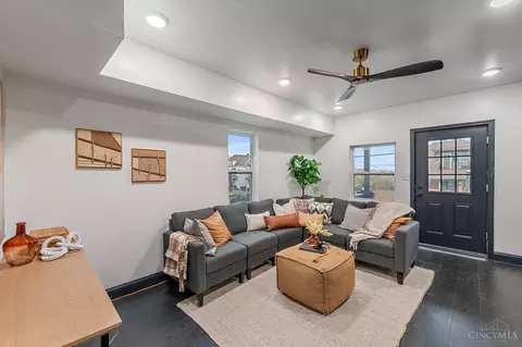 Living - 1627 Jonathan Ave, Cincinnati, OH 45207 photo 2 of 3