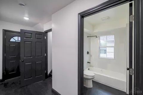 Entry Way - 1627 Jonathan Ave, Cincinnati, OH 45207 photo 2 of 3