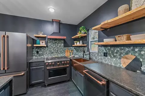 Kitchen - 1627 Jonathan Ave, Cincinnati, OH 45207 photo 3 of 3
