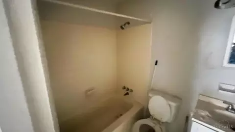 Bath - 2109 Harrison Ave, Cincinnati, OH 45214 photo 6 of 9