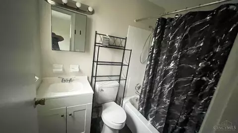 Bath - 2109 Harrison Ave, Cincinnati, OH 45214 photo 8 of 9