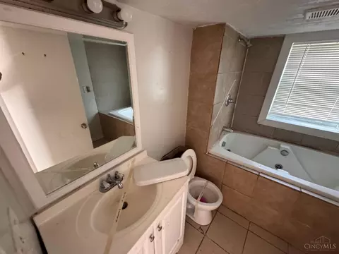 Bath - 2048 Fourth Ave, Cincinnati, OH 45224 photo 2 of 2