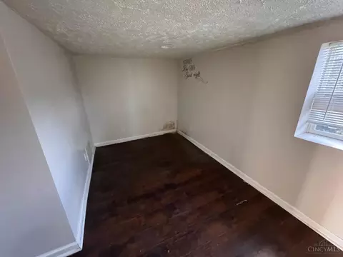 Bedroom - 2048 Fourth Ave, Cincinnati, OH 45224 photo 6 of 9
