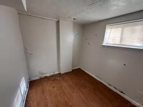 Bedroom - 2048 Fourth Ave, Cincinnati, OH 45224 photo 9 of 9