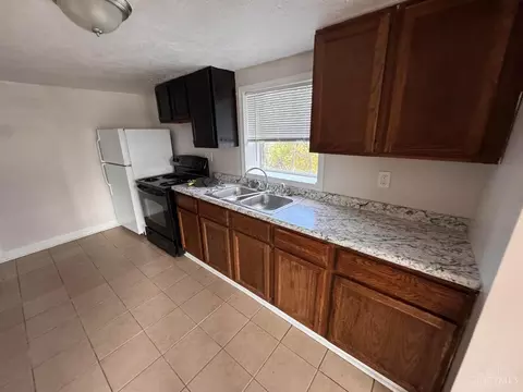 Kitchen - 2048 Fourth Ave, Cincinnati, OH 45224 photo 2 of 5