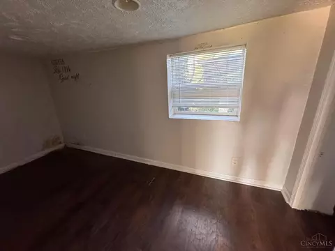 Bedroom - 2048 Fourth Ave, Cincinnati, OH 45224 photo 7 of 9