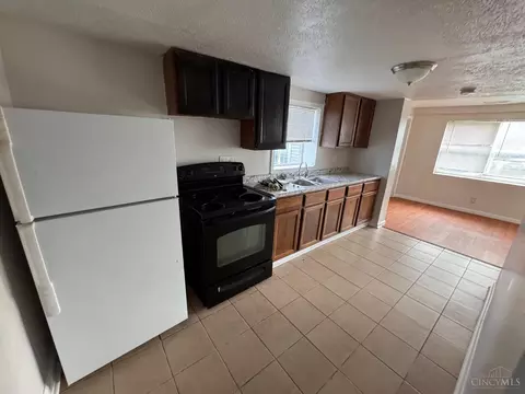 Kitchen - 2048 Fourth Ave, Cincinnati, OH 45224 photo 3 of 5