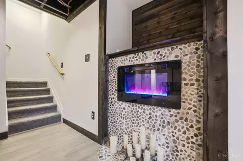 Entry Way - 505 Conrad Dr, Cincinnati, OH 45231 photo 7 of 7