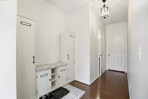 Entry Way - 505 Conrad Dr, Cincinnati, OH 45231 photo 4 of 7