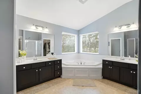 Bath - 505 Conrad Dr, Cincinnati, OH 45231 photo 2 of 9