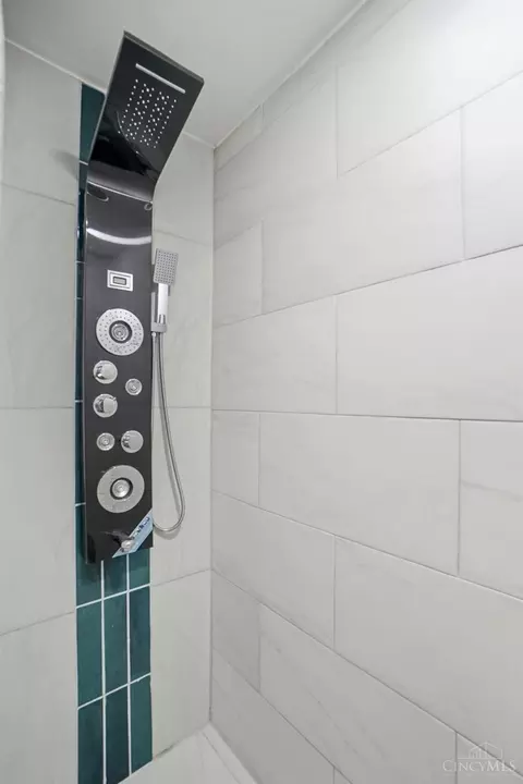 Bath - 505 Conrad Dr, Cincinnati, OH 45231 photo 9 of 9