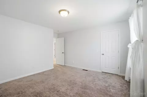 Bedroom - 505 Conrad Dr, Cincinnati, OH 45231 photo 2 of 9