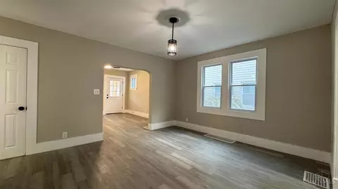 Living - 6949 Cambridge Ave, Mariemont, OH 45227 photo 5 of 10