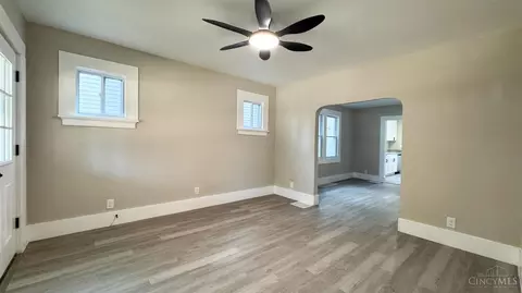Living - 6949 Cambridge Ave, Mariemont, OH 45227 photo 3 of 10
