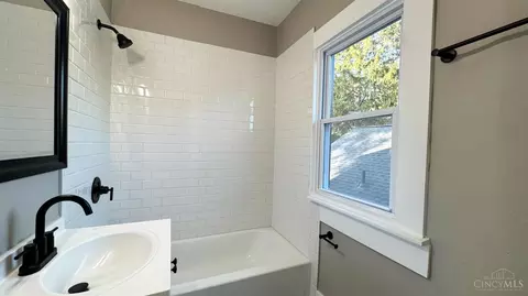 Bath - 6949 Cambridge Ave, Mariemont, OH 45227 photo 4 of 6