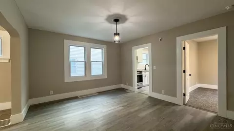 Living - 6949 Cambridge Ave, Mariemont, OH 45227 photo 4 of 10