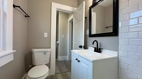 Bath - 6949 Cambridge Ave, Mariemont, OH 45227 photo 6 of 6
