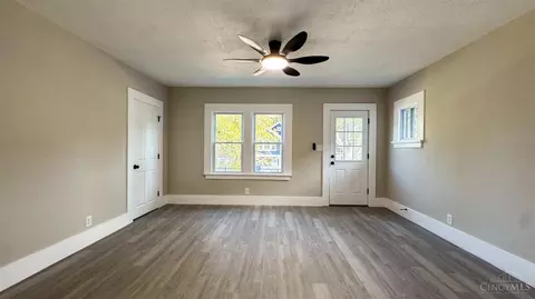 Living - 6949 Cambridge Ave, Mariemont, OH 45227 photo 6 of 10