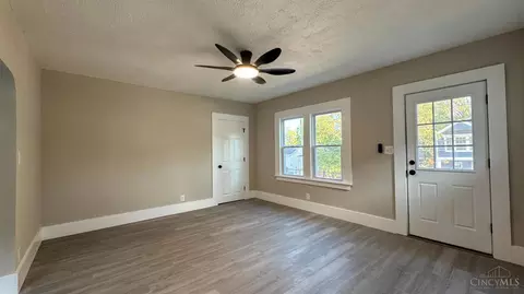 Living - 6949 Cambridge Ave, Mariemont, OH 45227 photo 7 of 10