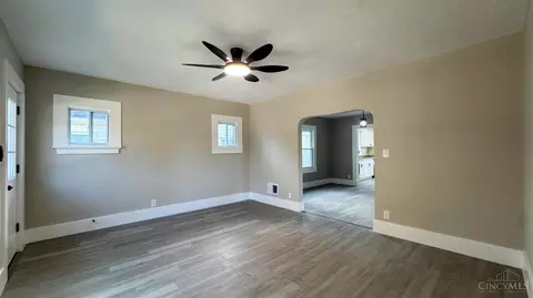 Living - 6949 Cambridge Ave, Mariemont, OH 45227 photo 8 of 10