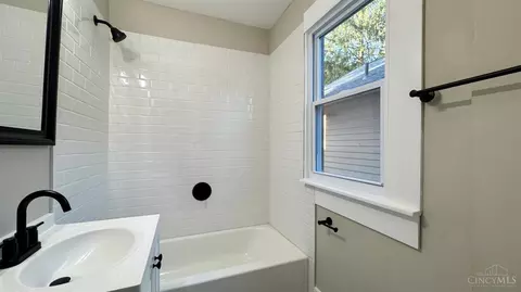 Bath - 6949 Cambridge Ave, Mariemont, OH 45227 photo 1 of 6