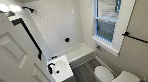 Bath - 6949 Cambridge Ave, Mariemont, OH 45227 photo 2 of 6