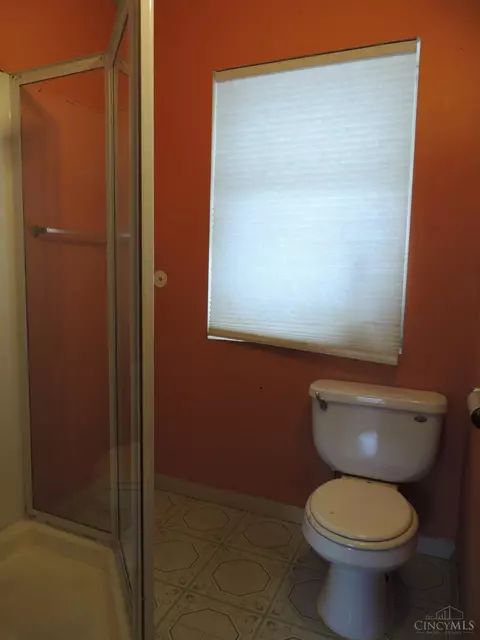 Bath - 17 Maple St, Reading, OH 45215 photo 3 of 3