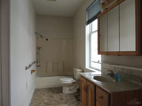 Bath - 17 Maple St, Reading, OH 45215 photo 1 of 3