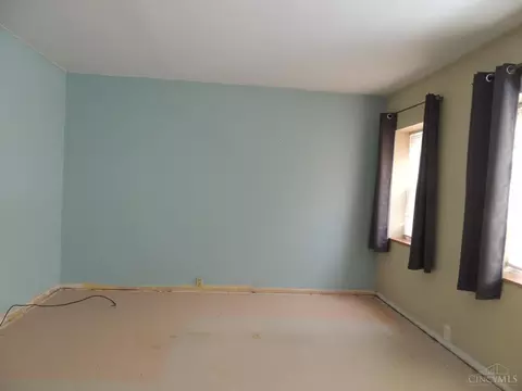 Living - 17 Maple St, Reading, OH 45215 photo 2 of 4