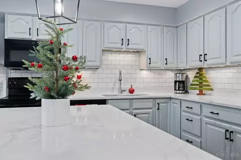 Kitchen - 7368 Pickway Dr, Cincinnati, OH 45233 photo 4 of 5