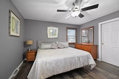 Bedroom - 7368 Pickway Dr, Cincinnati, OH 45233 photo 1 of 5
