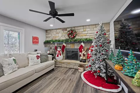 Living - 7368 Pickway Dr, Cincinnati, OH 45233 photo 1 of 5