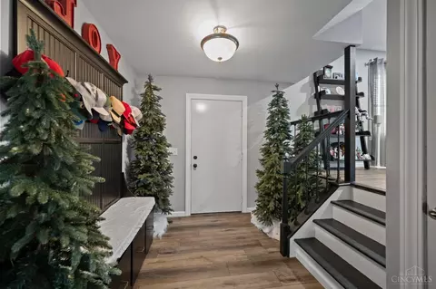 Entry Way - 7368 Pickway Dr, Cincinnati, OH 45233 photo 2 of 3