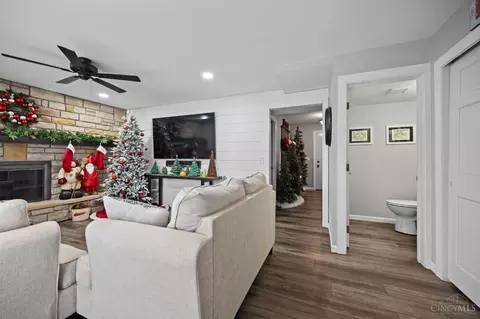 Entry Way - 7368 Pickway Dr, Cincinnati, OH 45233 photo 3 of 3