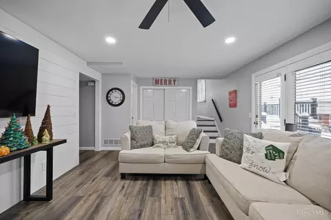 Living - 7368 Pickway Dr, Cincinnati, OH 45233 photo 3 of 5