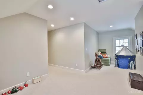 Bedroom - 9675 Cunningham Rd, Cincinnati, OH 45243 photo 11 of 12