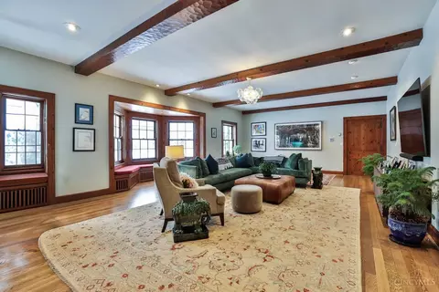 Living - 9675 Cunningham Rd, Cincinnati, OH 45243 photo 6 of 11