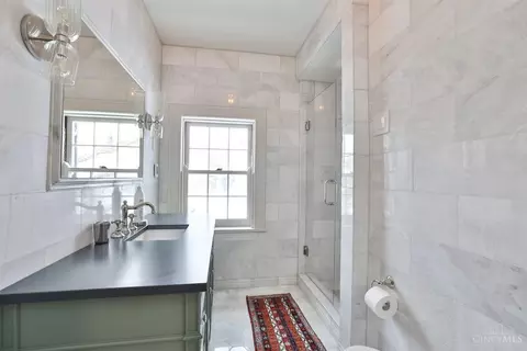 Bath - 9675 Cunningham Rd, Cincinnati, OH 45243 photo 5 of 9