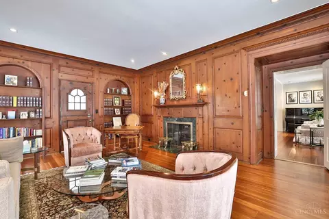 Living - 9675 Cunningham Rd, Cincinnati, OH 45243 photo 9 of 11