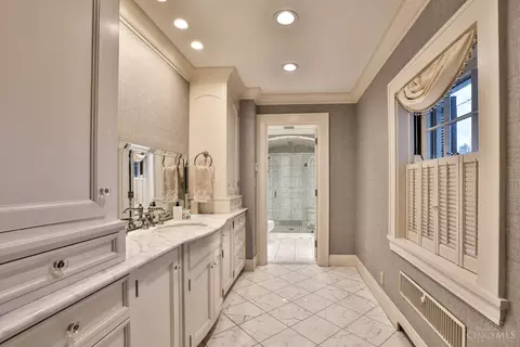 Bath - 9675 Cunningham Rd, Cincinnati, OH 45243 photo 1 of 9