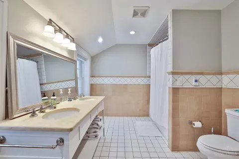 Bath - 9675 Cunningham Rd, Cincinnati, OH 45243 photo 8 of 9