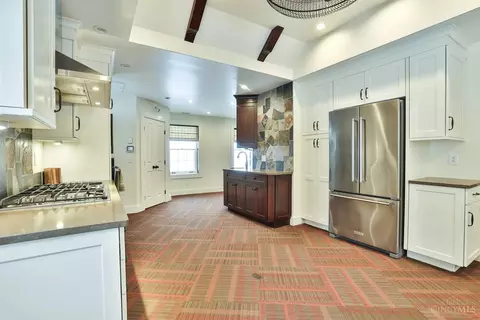 Kitchen - 9675 Cunningham Rd, Cincinnati, OH 45243 photo 7 of 9