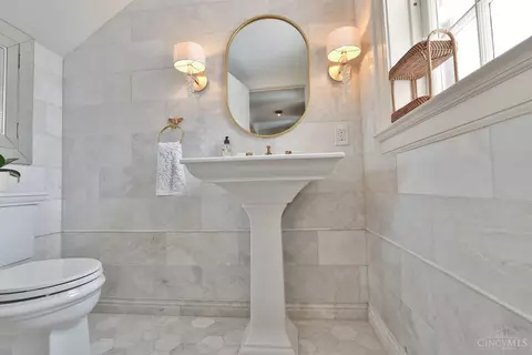 Bath - 9675 Cunningham Rd, Cincinnati, OH 45243 photo 3 of 9
